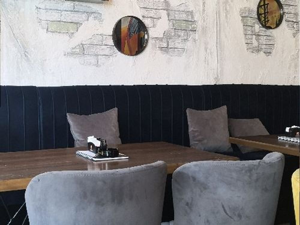 Selfie Lounge Bar — image 1