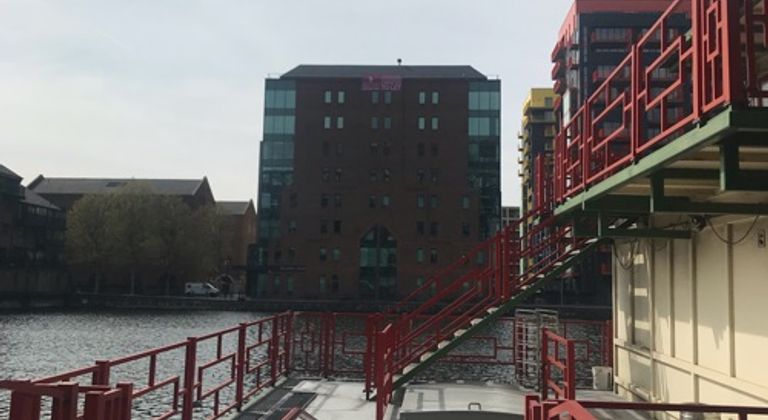 Floating Chinese restaurant 