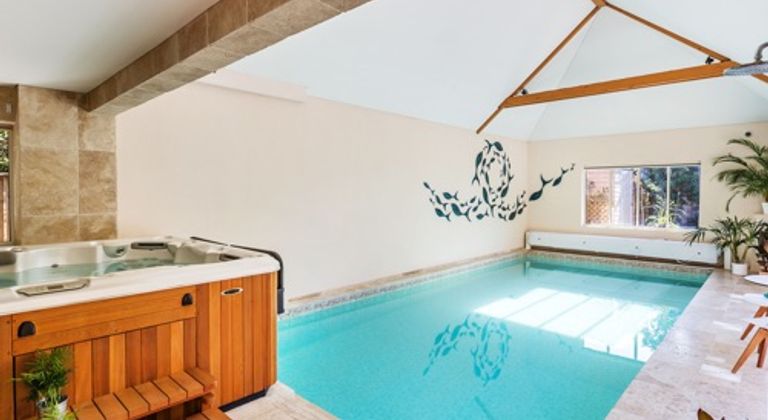 Eco location house indoor pool Woking 24 mins London,