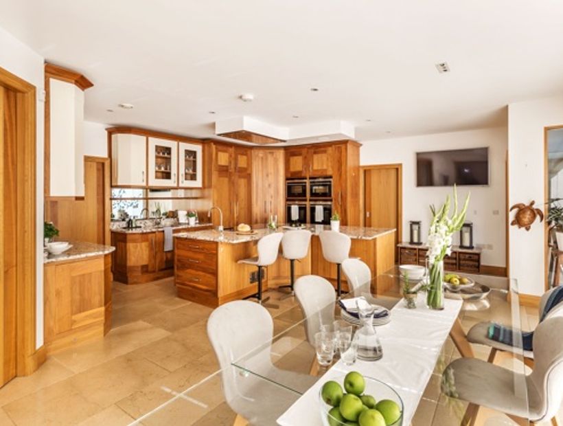 Eco location house indoor pool Woking 24 mins London, 3