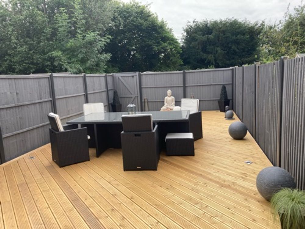 London Outside Terrace Area — image 1