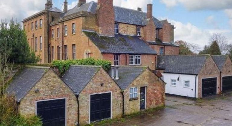 Grade II Listed Mansion, Once The Home of Sir Oliver Cromwell & used by Winston Churchill, Set In Beautiful town of Cambridgeshire, 17 acres Land, 14 Bedroom Mansion, with its own Lake, Moats, Offices & Private Gardens.