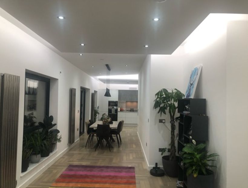 Bright Top Floor Flat 2