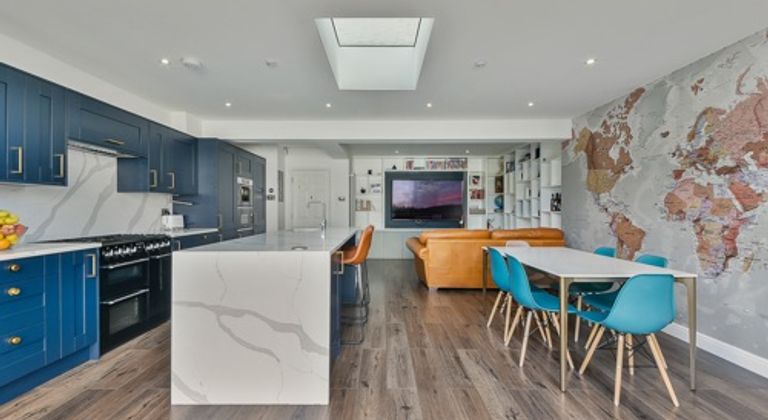 Modern 5 bedroom house