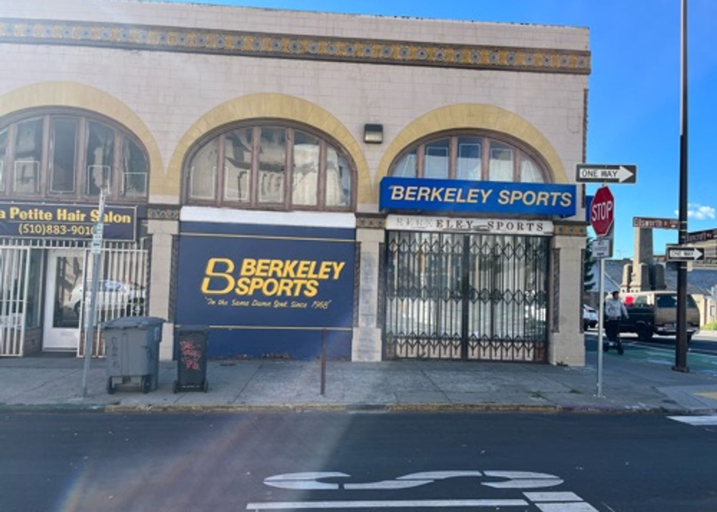 Abandoned Berkeley Sports store 1