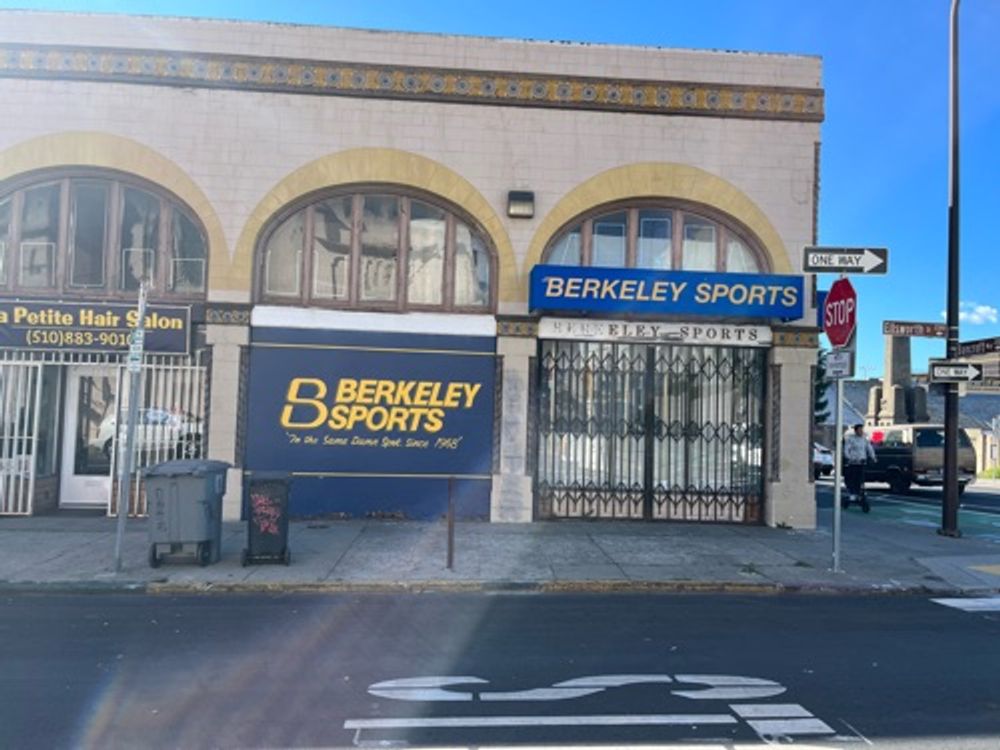 Abandoned Berkeley Sports store — image 1