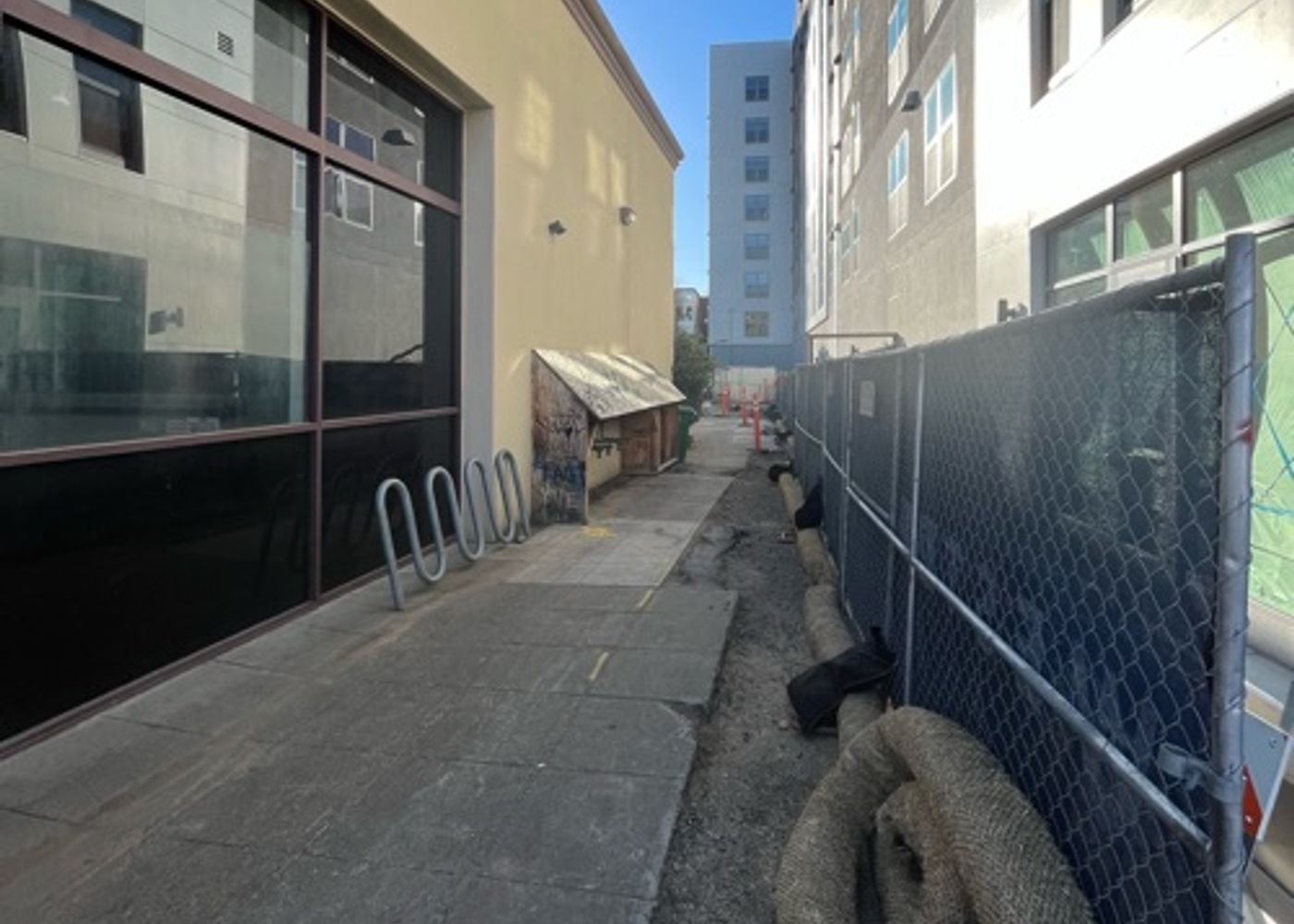 Thin alleyway behind new looking building 1