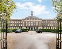 Luxurious high ceilinged flat london 2