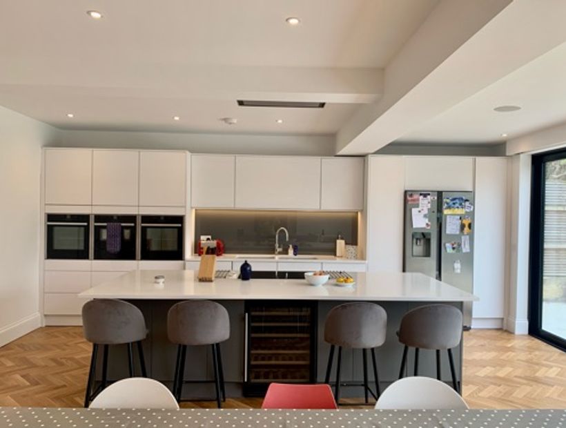 Bright & Spacious Home with Open Plan Kitchen & Large Garden in North London 2