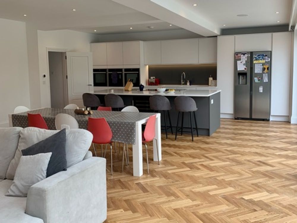 Bright & Spacious Home with Open Plan Kitchen & Large Garden in North London — image 1