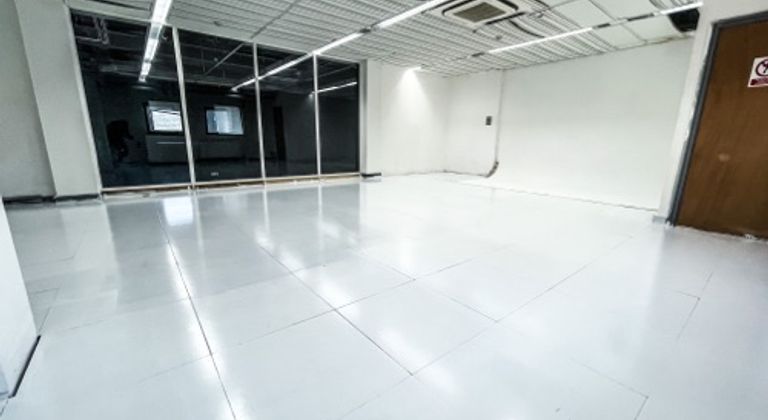 WHITE STUDIO