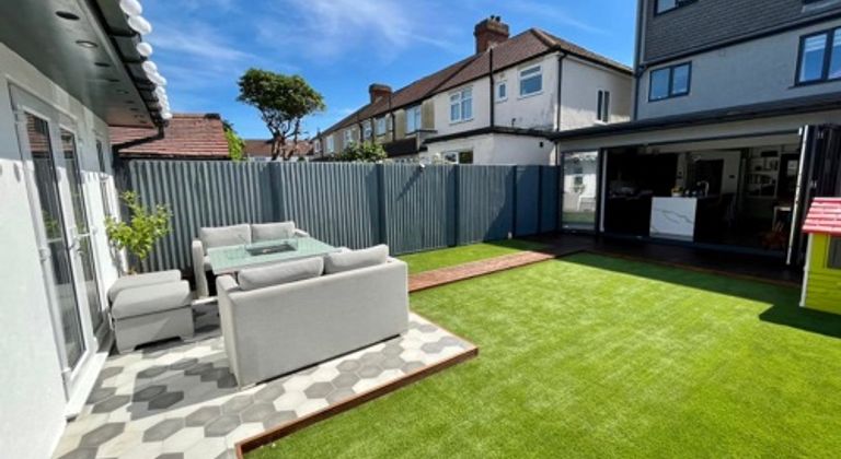 Modern 5 bedroom house